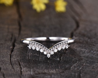 Geschwungene Eheringe Frauen weiß gold Diamant Chevron Ring Art Deco V shaped Stapeln passende Band minimalistisch Braut Jubiläum Milgrain