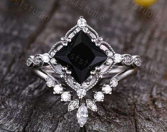 Baby blue Ceylon Sapphire & diamond dream weaver chain ring