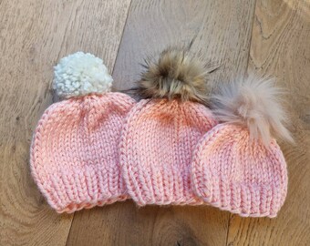 Roze slouchbeanie | Breien met oma, handgemaakt, gebreid, gehaakt, pompon, muts, uniseks, koksmuts, muts, volwassene, kind, baby, cadeau