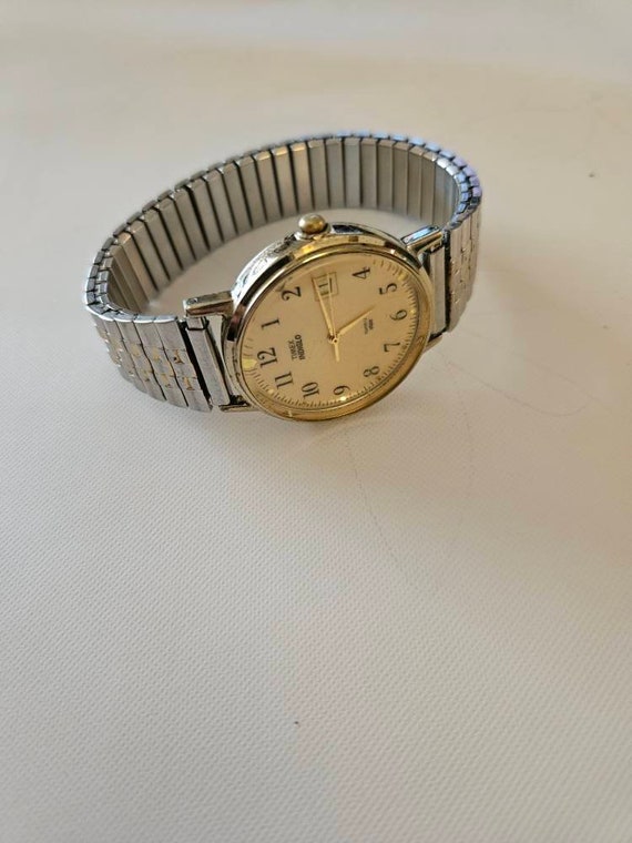 Timex quartz watch with date - image 3