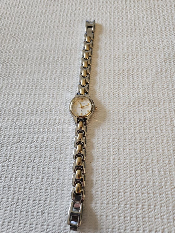 Ladies Fossil quartz watch - image 3