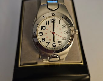 Mens silvertone quartz watch