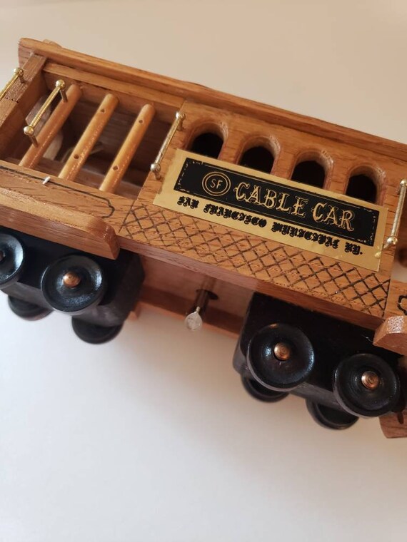Powell & Hyde Wooden Cable Car plays i left my heart in san