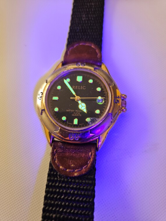 Relic quartz wristwatch with date - image 2