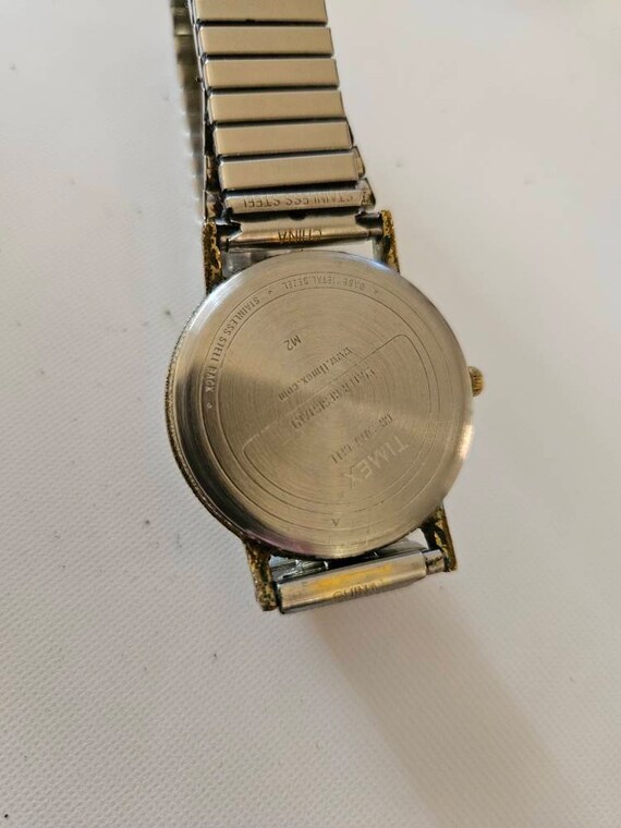 Timex quartz watch with date - image 7