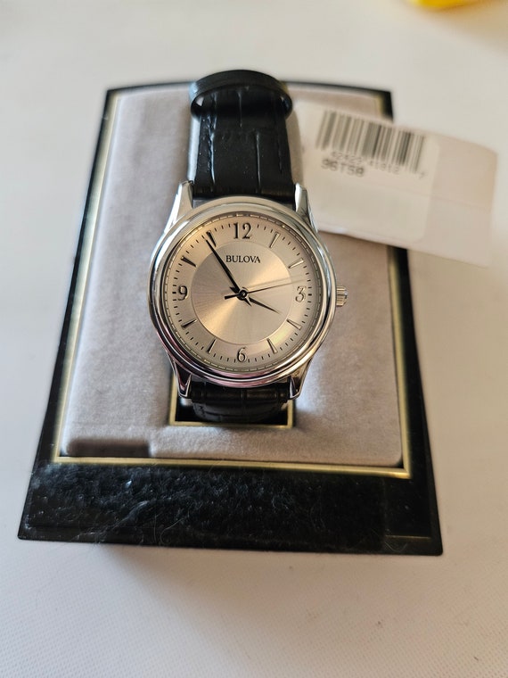 Ladies Bulova quartz watch. Never worn