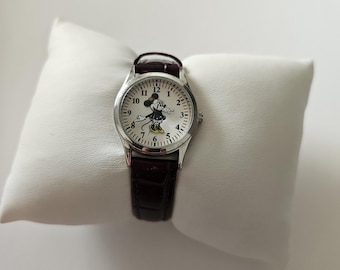 Vintage-Style Minnie Mouse Watch for Women‎ with White Leather Strap Amazon.com: Disney Minnie Mouse Watch for Women, Red Leather  main image 3