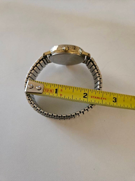 Timex quartz watch with date - image 4