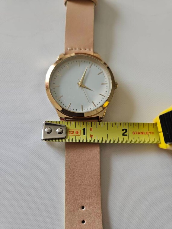 Simple large face easy to read woman's watch - image 4