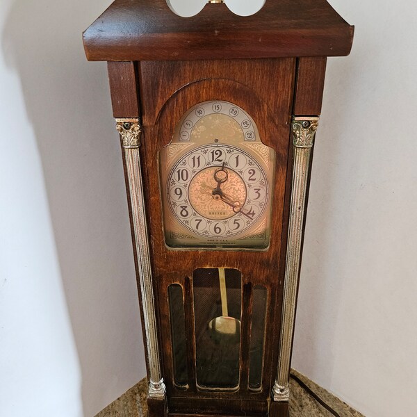 Vintage United pendulum electric clock