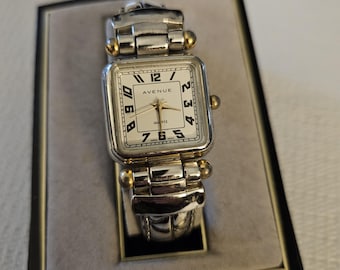 Ladies quartz cuff watch