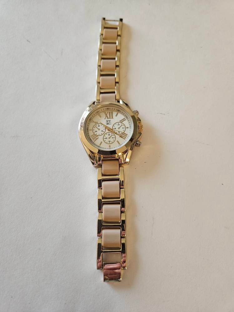 NY&C Peach Colored Ceramic and Metal Link Watch - Etsy display picture 2