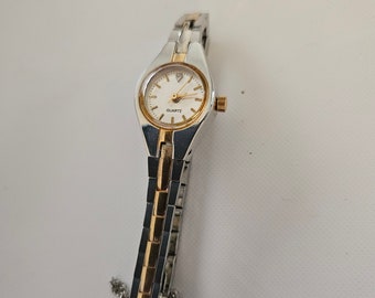 Ladies quartz wristwatch