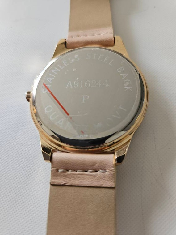 Simple large face easy to read woman's watch - image 5