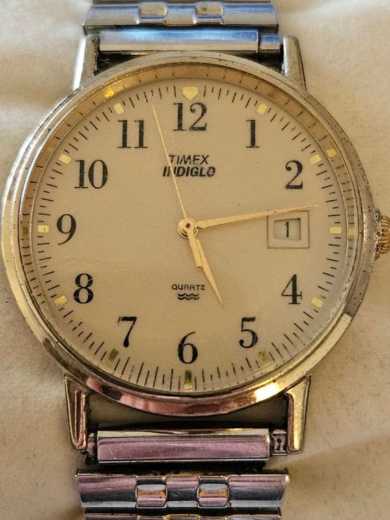 Timex quartz watch with date - image 2