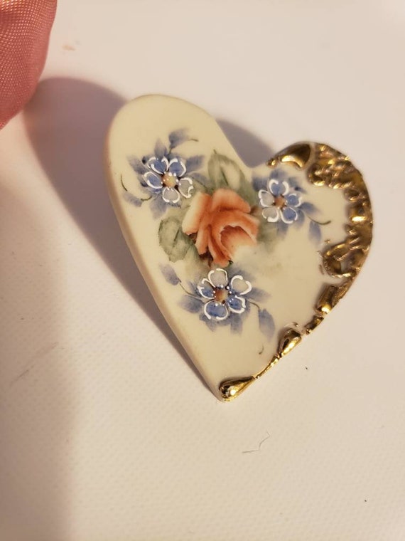 Hand painted heart pin in small pouch - image 3