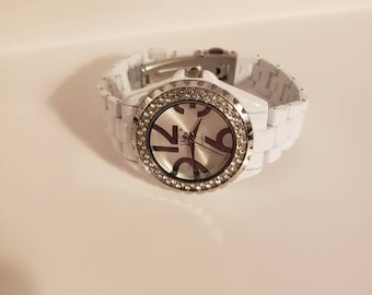 Vivani Women's White bracelet Band Analog Watch