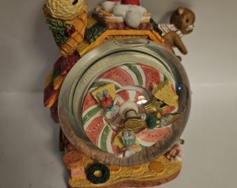 Snowglobe plays Toyland