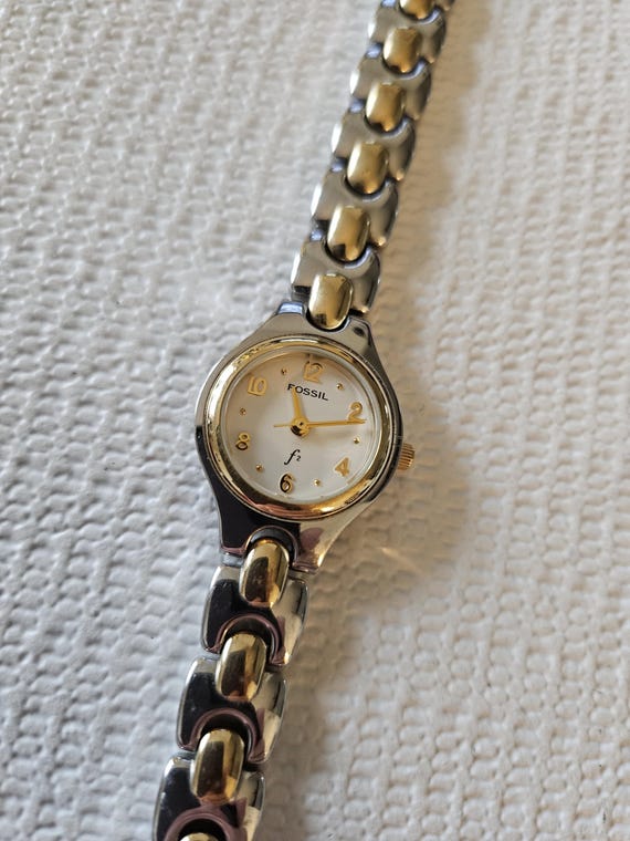 Ladies Fossil quartz watch - image 1