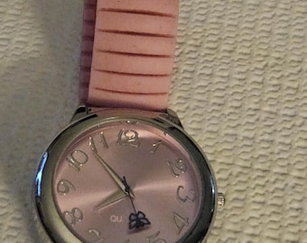 Ladies pink quartz Wristwatch Butterfly Second Hand