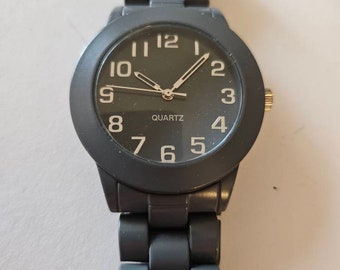 gray ladies quartz watch