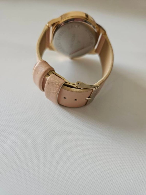 Simple large face easy to read woman's watch - image 6