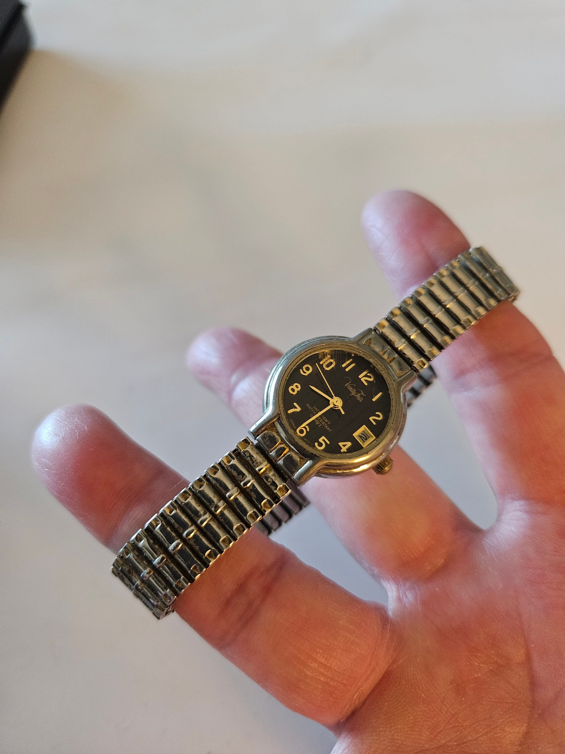【 美品 】 VanityFair  / ヴァニティーフェア　レディース腕時計 Vintage Vanity Fair Quartz Ladies Watch With Silver Toned