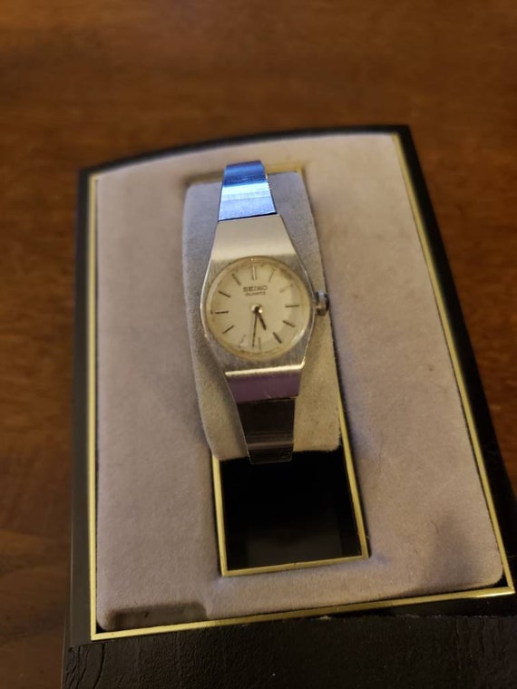 Ladies Seiko quartz watch