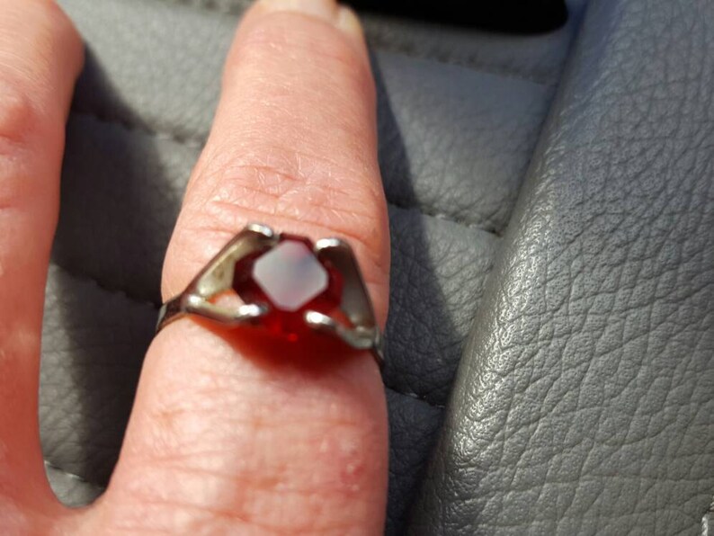 1.5 carat Garnet Sterling Silver