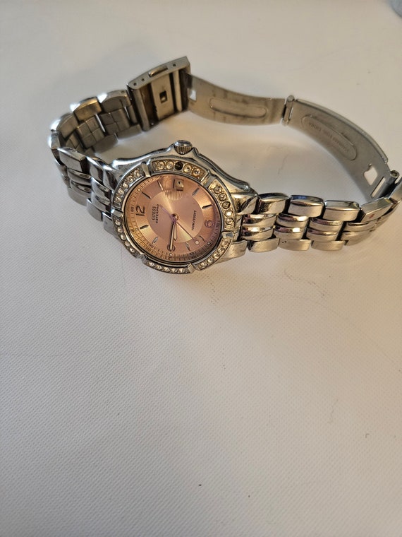 Ladies Guess watch with date - image 3