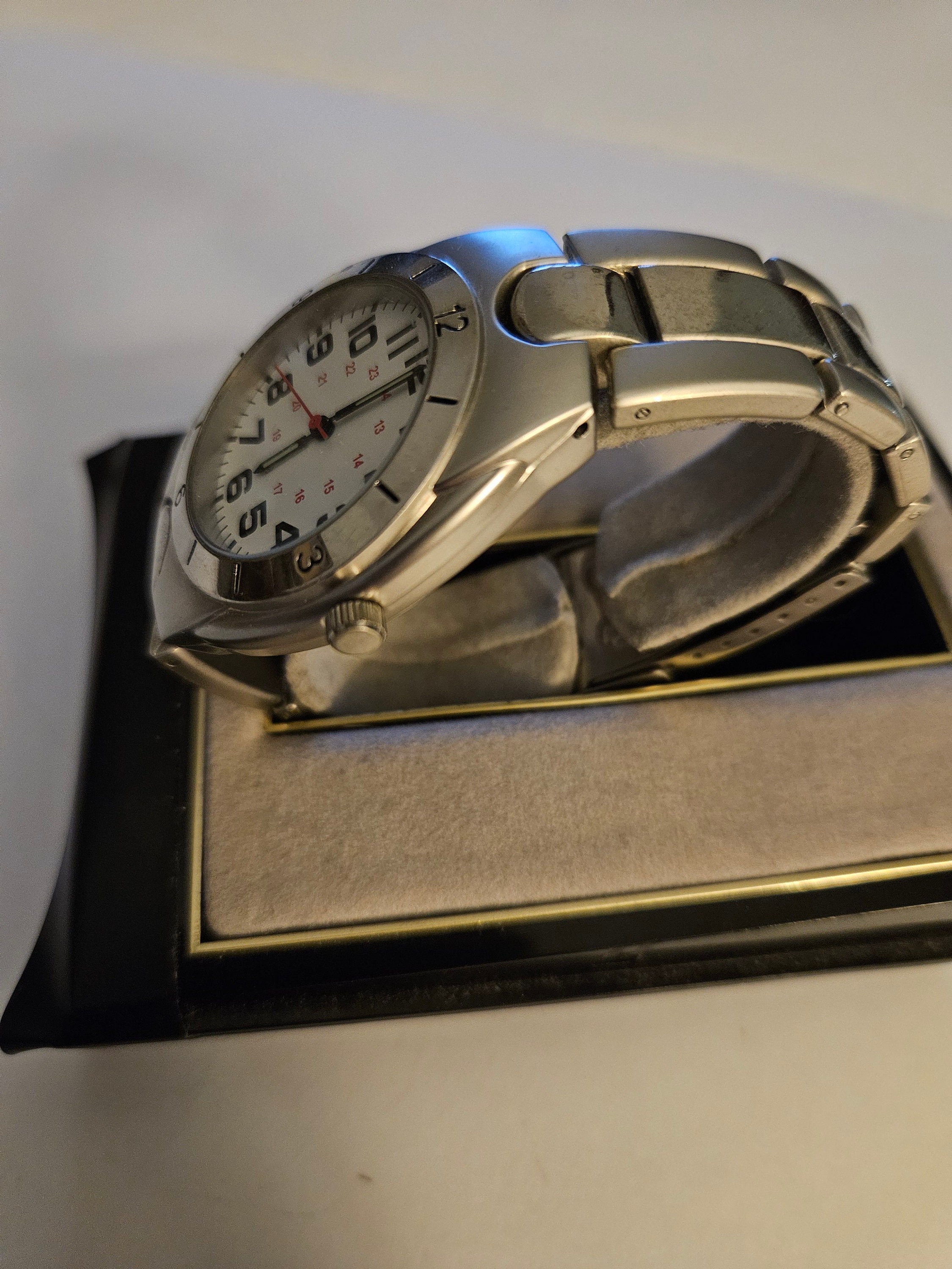 Mens Silvertone Quartz Watch Mens Silvertone Quartz Watch