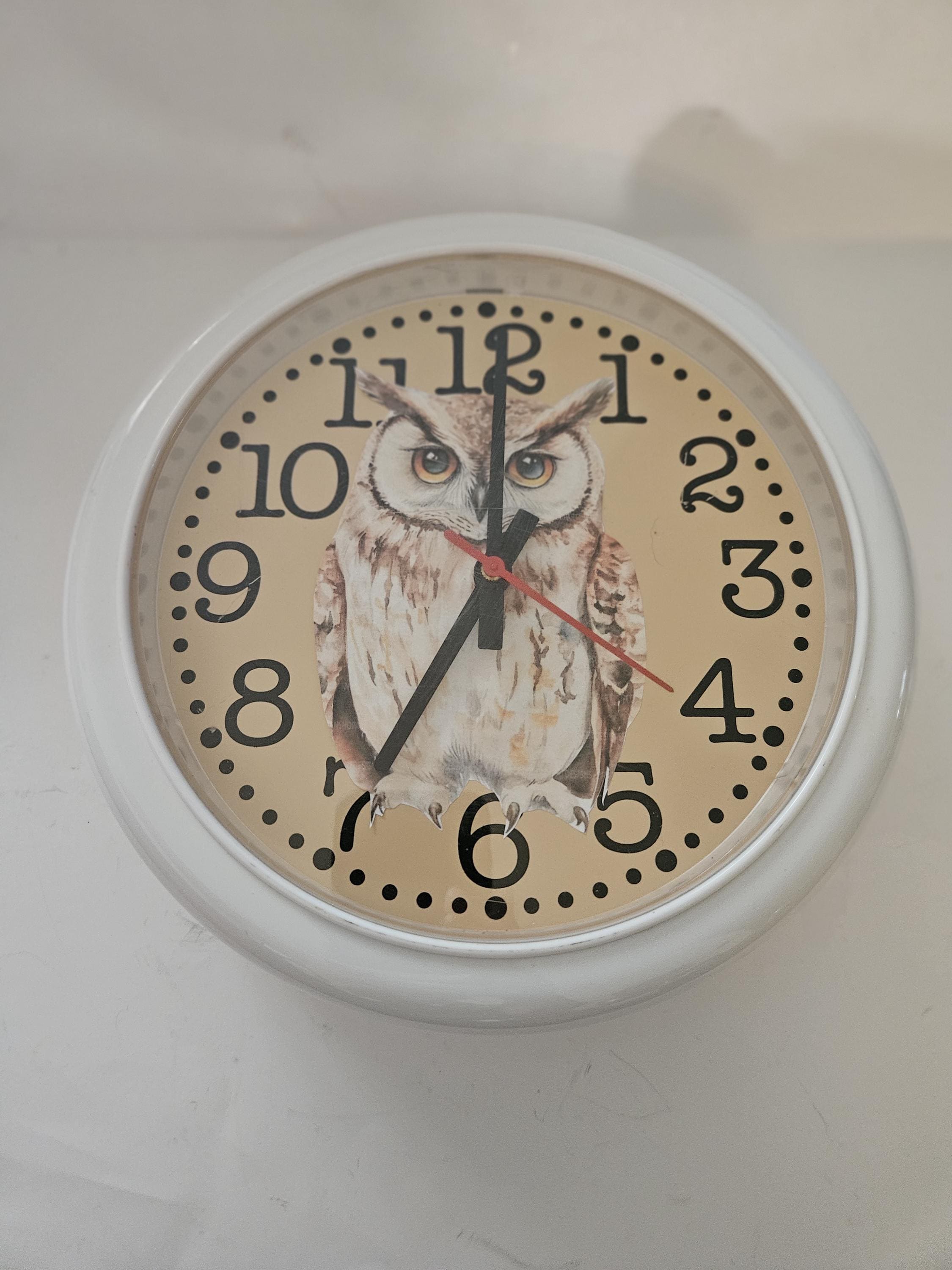 Vintage quartz owl clock