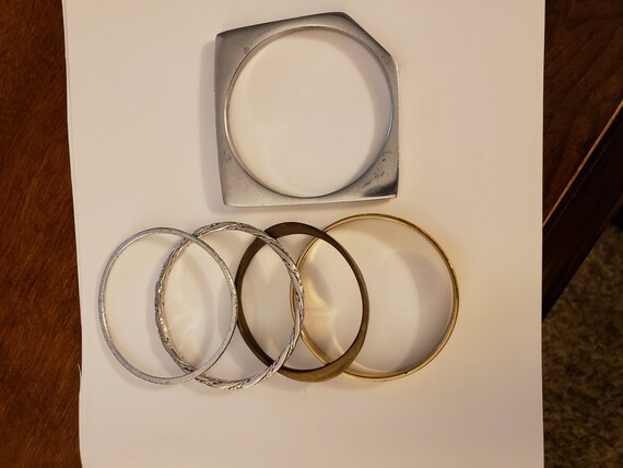 Five bangle bracelets - image 6