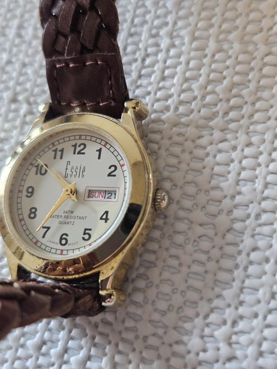 Essie ladies watch with day and date. - image 2