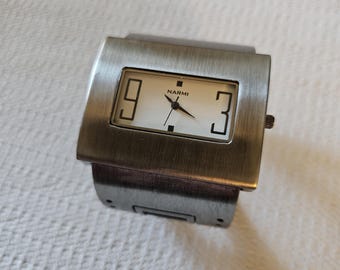 Ladies quartz Narmi cuff watch