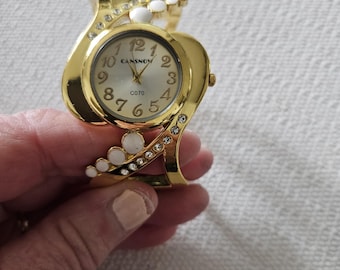 Ladies quartz cuff watch