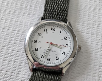 Classic unisex quartz watch