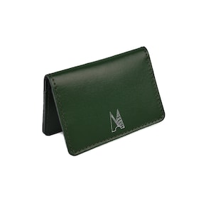 Handgefertigter dunkelgrüner Kartenhalter // Personalisierte schlanke Ledertasche // Chroma Forest Green Reisekartenhalter