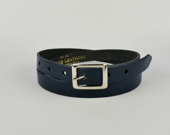 Ceinture en cuir bleu marine faite à la main 3/4" // Ceinture fine en cuir véritable pour femme 20 mm