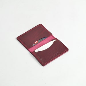 Bordeauxrode leren reiskaarthouder // slanke leren portemonnee met gepersonaliseerde details// Missouri-collectie