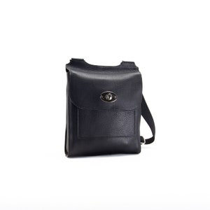 Sac bandoulière noir // Sacoche en cuir faite main // Sac noir Turnlock