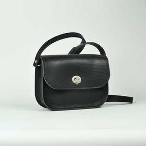 Sac à bandoulière en cuir noir | Petite sacoche en cuir noire | Sac à main havane végétal à bandoulière | Missouri