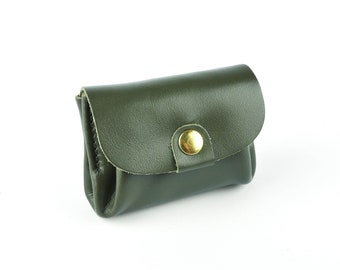 Monedero hecho a mano de cuero verde oliva // Bolsa de cambio flexible y suave // Roam
