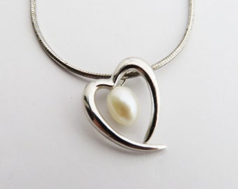 Vintage Silver Ribbon Heart & Pearl Necklace, 18 Inch chain