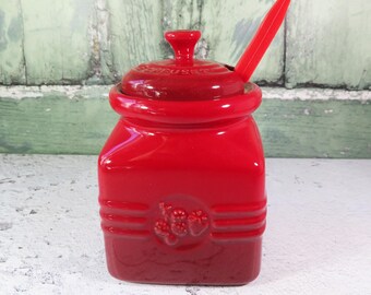 Le Creuset Red Stoneware Berry Jar Spatula, Kitchen Storage