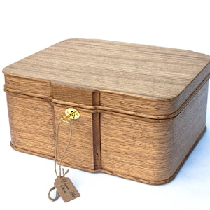 Personalized Oak Wood Keepsake Box: Engraved Family Memory Chest