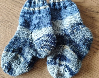 handgestrickte Babysocken Größe 18/19 "Wanderlust"