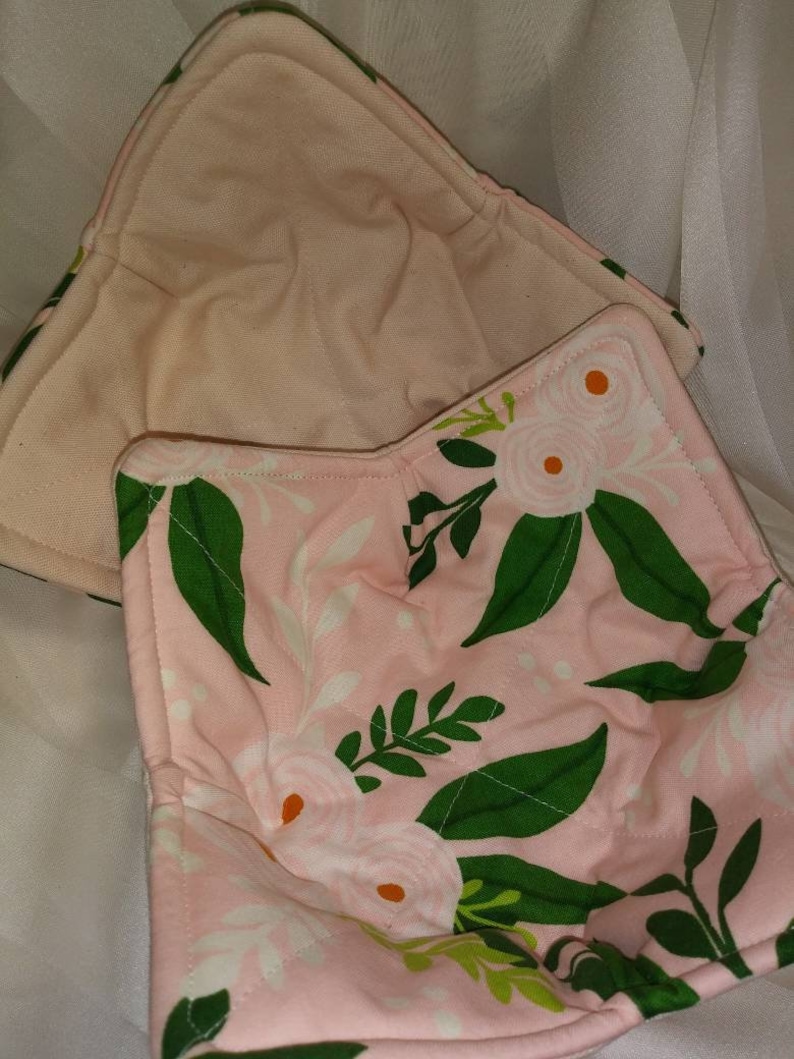 set of 2 Bowl cozy Pale pink with white flowers and green leaves