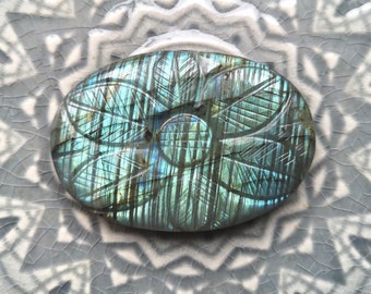 Labradorite carving cabochons 40 grams