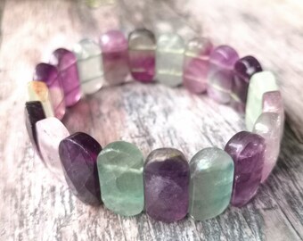 Bracelet extensible ovale en fluorite arc-en-ciel naturel à facettes 7,5 pouces